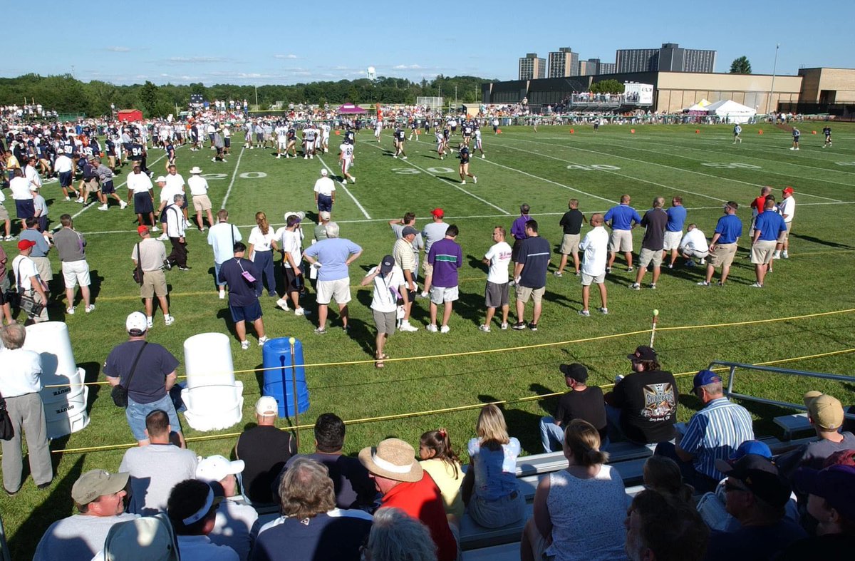 Justice Keene (@justicekeene1) on Twitter photo From 1996–2004, the St. Louis Rams held training camp at <a href="/WIUFootball/">Western Illinois Football</a> , bringing thousands to Macomb each summer.
In 2000, Hanson Field hosted a Super Bowl rematch vs. the Titans, just months after the Rams’ title win. An unforgettable day in Macomb sports history. 🏈 From 1996–2004, the St. Louis Rams held training camp at <a href="/WIUFootball/">Western Illinois Football</a> , bringing thousands to Macomb each summer.
In 2000, Hanson Field hosted a Super Bowl rematch vs. the Titans, just months after the Rams’ title win. An unforgettable day in Macomb sports history. 🏈