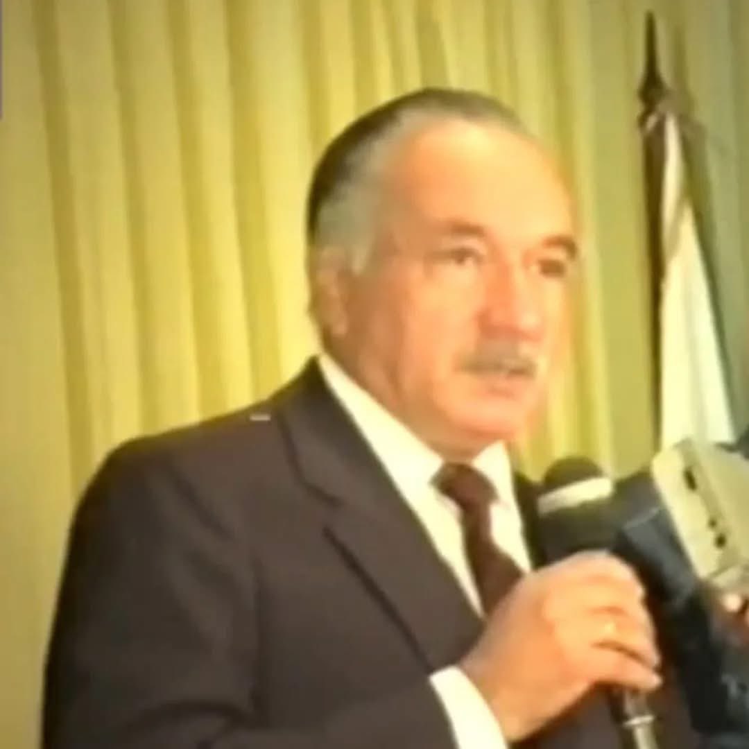 Hoy hace 96 años nacía mi querido abuelo, el Dr. Narciso González Romero, propulsor de FACEN UNA y fundador de la Universidad Nacional de Pilar, además de fundar otras instituciones educativas. Murió sin riquezas pero rodeado de amor dejando un inmenso legado al país.
