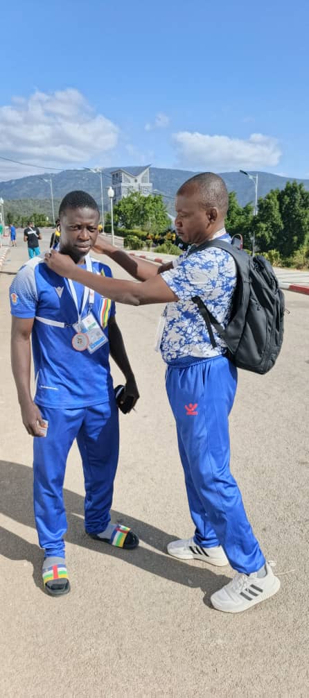 Jeux Scolaires Africains – Lutte libre : L’athlète centrafricain 🇨🇫 Al-Nour.NYANKANDA, 17 ans engagé dans la catégorie des -71 kgs, obtient la médaille 🏅 de Bronze .