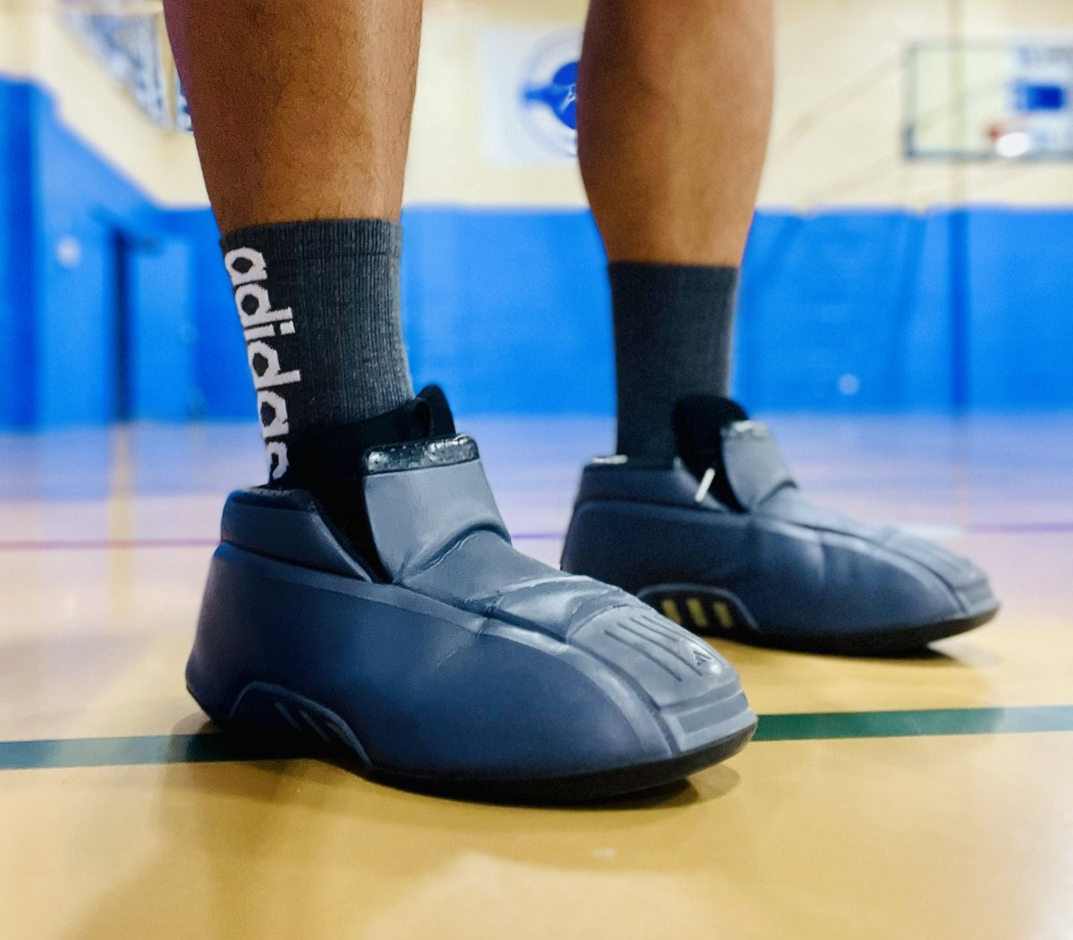 kb8thekid's tweet photo. Another day another session. Today I’m rocking the OG @adidasHoops Kobe 2. With the frobe on the back! #wdywt #kotd #frobe #adidas #adidasbasketball @adidas #adidaskobe2 #kobe2 #rememberyouhatethem #yetsoldout 😂 https://t.co/ac7lPSRTDl
