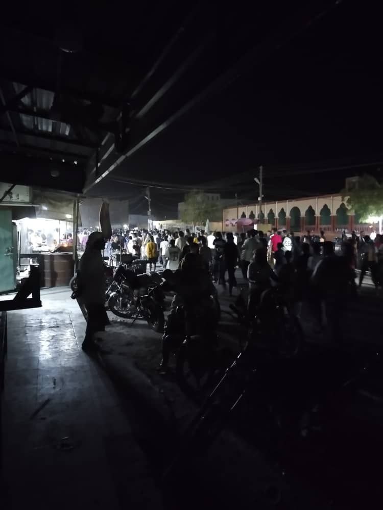 احتجاجات غاضبة في مديرية غيل باوزير بمحافظة #حضرموت تنديدا بسوء الخدمات وانقطاع الكهرباء