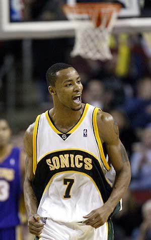 KY (@slipperyky) on Twitter photo 