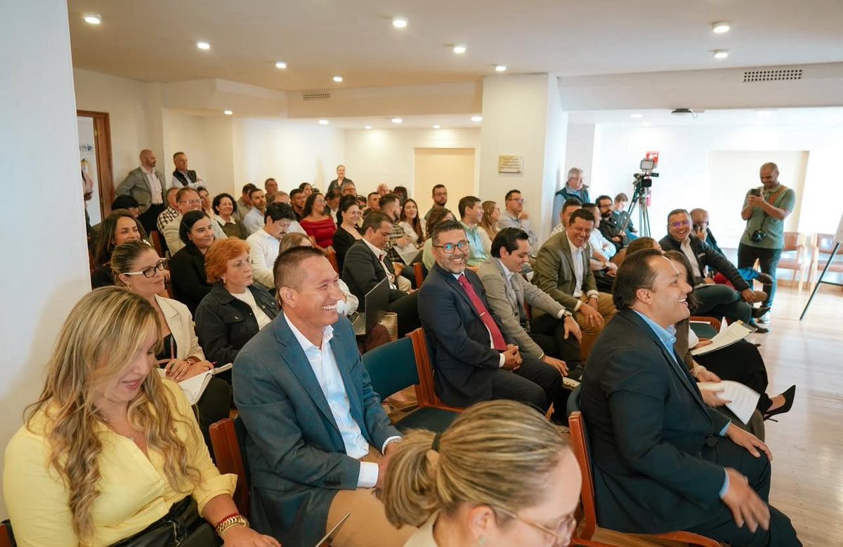 #Caldas avanza con #ObrasXImpuestos.
Dimos un gran paso para el desarrollo del depto: se lanzó la Plataforma Interinstitucional de este compromiso conjunto con la ANDI, Procaldas, Proantioquia, la ART, los municipios ZOMAC y empresarios, para cerrar brechas en el territorio.,