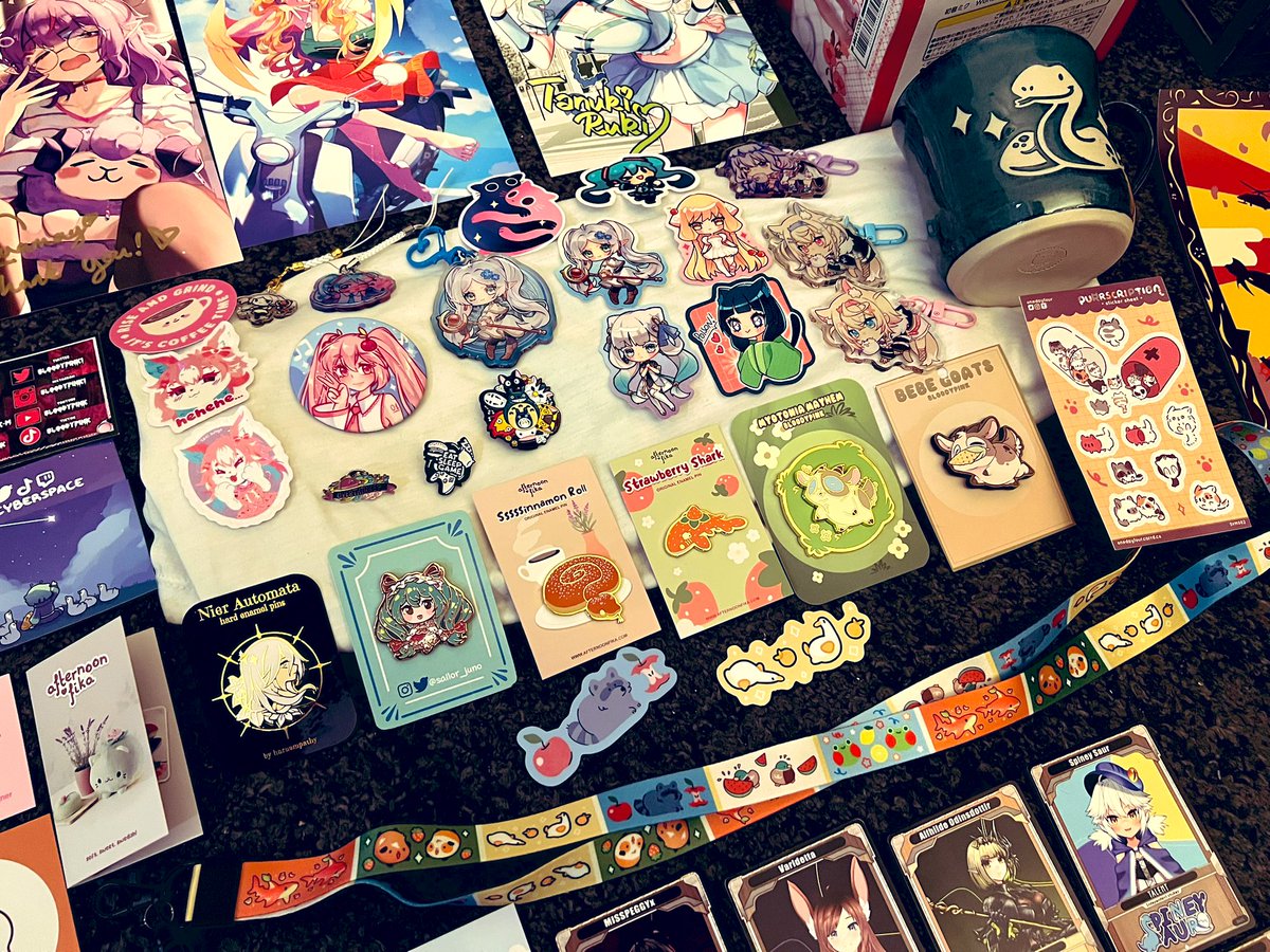 emanoholdric's tweet photo. Thank you everyone for watching my haul showcase and to all artists from NärCon who made beautiful artwork.
I’ll credit all artists in a later post. Hopefully I can do it tomorrow.
I send my Manos to @wanchanmiyu, it’s her 3rd ANNIVERSARY!!! See ya again!
#vtuber #merch #närcon https://t.co/52D4FBC4X6