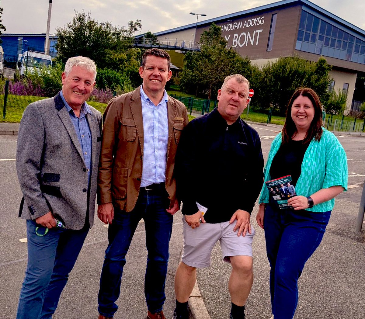 Rhun ap Iorwerth (@rhunapiorwerth) on Twitter photo Mwynhau yr ymgyrchu at etholiad 2026 yn barod!
๐ณ๏ธ๐ด๓ ง๓ ข๓ ท๓ ฌ๓ ณ๓ ฟ
Good Senedd 2026 campaigning sessions in recent days in Bangor Conwy Mon:
Llangefni
Mynydd Llandygai
Llansannan
๐๐ผ
Thereโs a big appetite for change & ever-growing support for <a href="/Plaid_Cymru/">Plaid Cymru ๐ด๓ ง๓ ข๓ ท๓ ฌ๓ ณ๓ ฟ</a> to deliver it. Mwynhau yr ymgyrchu at etholiad 2026 yn barod!
๐ณ๏ธ๐ด๓ ง๓ ข๓ ท๓ ฌ๓ ณ๓ ฟ
Good Senedd 2026 campaigning sessions in recent days in Bangor Conwy Mon:
Llangefni
Mynydd Llandygai
Llansannan
๐๐ผ
Thereโs a big appetite for change & ever-growing support for <a href="/Plaid_Cymru/">Plaid Cymru ๐ด๓ ง๓ ข๓ ท๓ ฌ๓ ณ๓ ฟ</a> to deliver it.