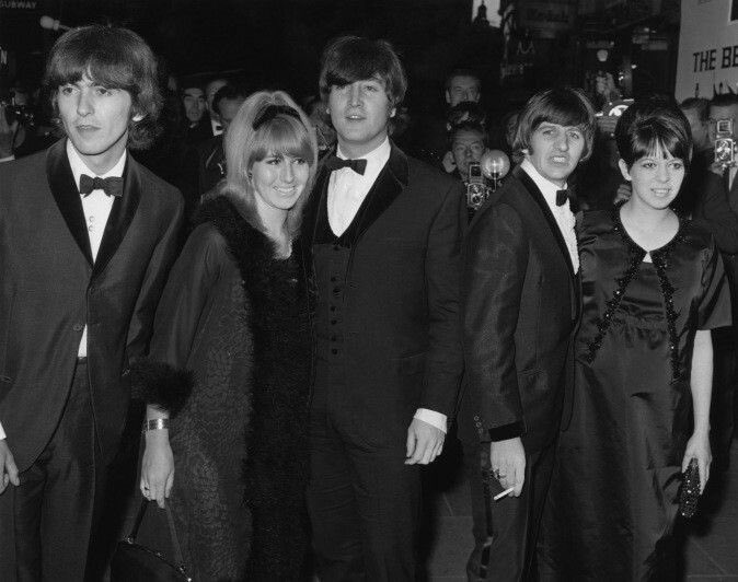 The Beatles “Help!”
premiered at The London Pavilion #otd 1965🎬🎞️🎵🎵
In pic at the cinema with Cynthia Lennon and Maureen Starkey looking fab. 

🍿youtu.be/ahsDL_kMCBg?si… 🍿