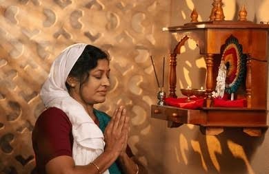 जीवन को मैंने सौंप दिया अब सब #भार तुम्हारे हाथों में,
उद्धार पतन अब सब मेरा है सरकार तुम्हारे हाथों में।
हम तुमको कभी नहीं भजते फिर भी तुम हमको नहीं तजते,
अपकार हमारे हाथों में उपकार तुम्हारे हाथों में !

~ बिंदु जी
#भार  #लेखनी ✍️
<a href="/pareeknc7/">Narpati C Pareek 🇮🇳</a> <a href="/madhuleka/">मधूलिका सिंह</a> <a href="/Lekhni_/">लेखनी</a> <a href="/pareeknc7/">Narpati C Pareek 🇮🇳</a>