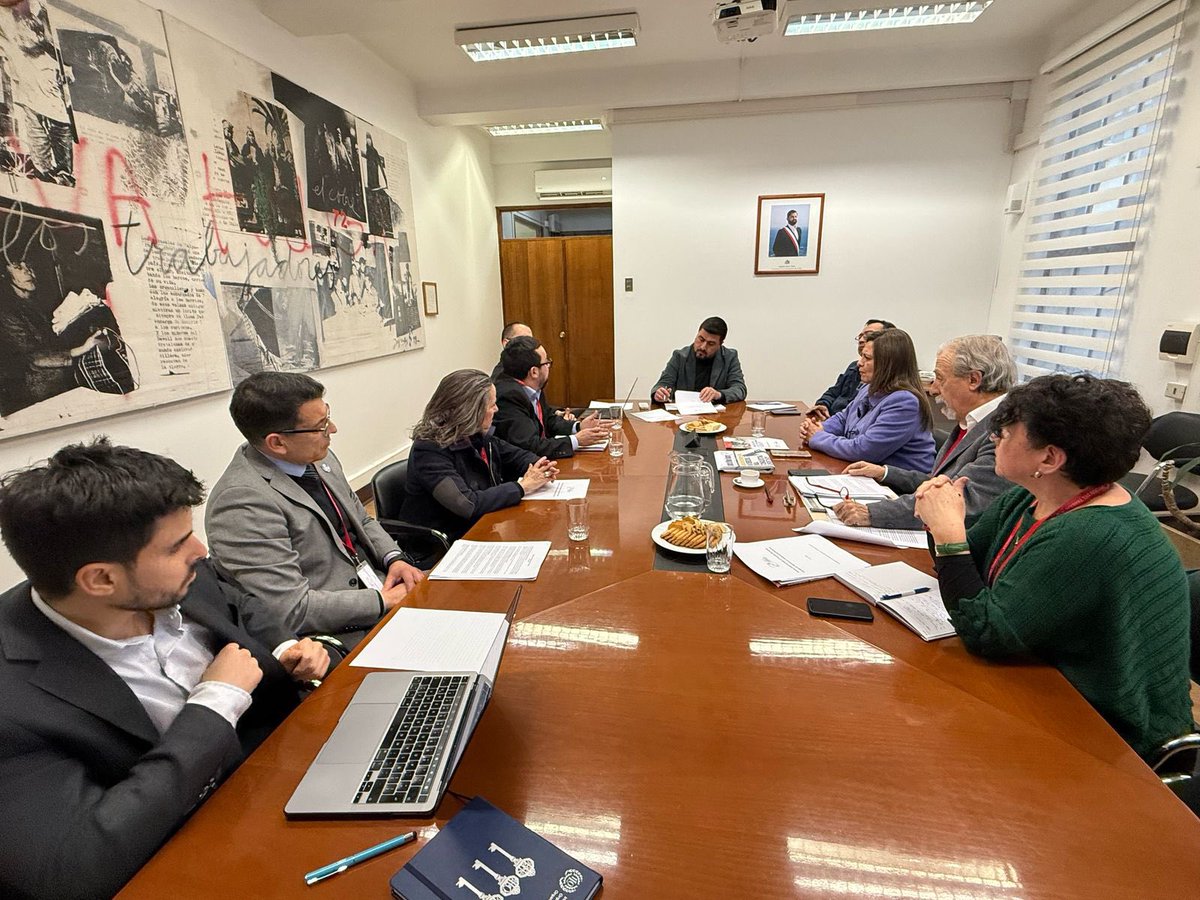 🏦 Un pronunciamiento acerca de la eliminación del feriado bancario del 31 de diciembre pidió a la Dirección del Trabajo la Confederación de Sindicatos Bancarios y del Sistema Financiero. 
👉🏼 Su directiva se reunió esta tarde para abordar el tema con el director del Trabajo,