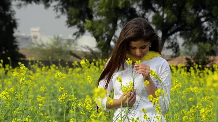 <a href="/ParmarA03/">Arti Singh</a> <a href="/pareeknc7/">Narpati C Pareek 🇮🇳</a> <a href="/madhuleka/">मधूलिका सिंह</a> <a href="/Lekhni_/">लेखनी</a> <a href="/alokrsrivastav/">Alok Ranjan Srivastav</a> <a href="/ArchanaVed/">Archana Sharma</a> <a href="/arorafbd/">arora 🇮🇳</a> <a href="/ashishb15531661/">ashish bhatt</a> <a href="/vds31175/">Baaten साहित्य की</a> <a href="/jaincp61/">chandra prakash jain</a> <a href="/VineshGaba/">Vinesh Gaba</a> <a href="/kr0271amit/">अमित🇮🇳</a> <a href="/mkanoujia78/">Manoj Kanaujia (Rajak)</a> <a href="/SatishTangri/">satish kumar tangri</a> <a href="/ShwetaJha24/">Shweta Jha</a> <a href="/yourVirat/">वि_रा_ट★कु_मा_र</a> <a href="/margret_017/">Margret.</a> <a href="/SrRuhil/">Surender Ruhil</a> <a href="/dhirendra0612/">Dhirendra Mishra</a> <a href="/tripathiarun123/">Arun Tripathi</a> <a href="/Sksio3/">सन्तोष 'एहसास'</a> <a href="/MengiKuldip/">Kuldip Mengi</a> <a href="/1000dineshshar1/">Dinesh Sharma</a> <a href="/ShivajiBhardw10/">Shivaji Bhardwaj</a> <a href="/DrPujaJha/">डॉ.पूजा✨</a> <a href="/vipranagarkar/">विजय नगरकर Vijay Nagarkar</a> <a href="/KavyaKriti_/">#काव्य_कृति✍️</a> देख वसुधा का यौवन #भार
गूँज उठता है जब मधुमास,
विधुर उर के-से मृदु उद्गार
कुसुम जब खुल पड़ते सोच्छ्वास,
               न जाने, सौरभ के मिस कौन
               संदेशा मुझे भेजता मौन !

~ सुमित्रानंदन पंत
#भार  #लेखनी ✍️