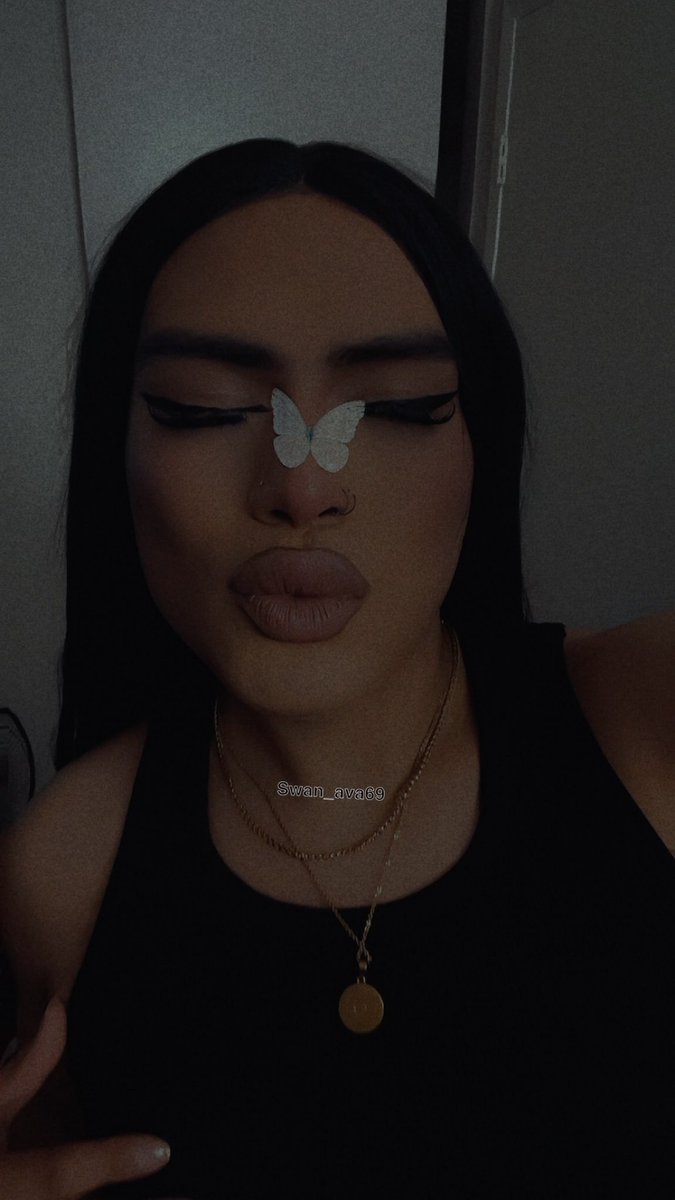 swan_ava69's tweet photo. Like and repost if you think I’m pretty ❤️.
#crossdresser #latina #paypigs #DMme #makeup #lashes https://t.co/4pDhHzy9k6