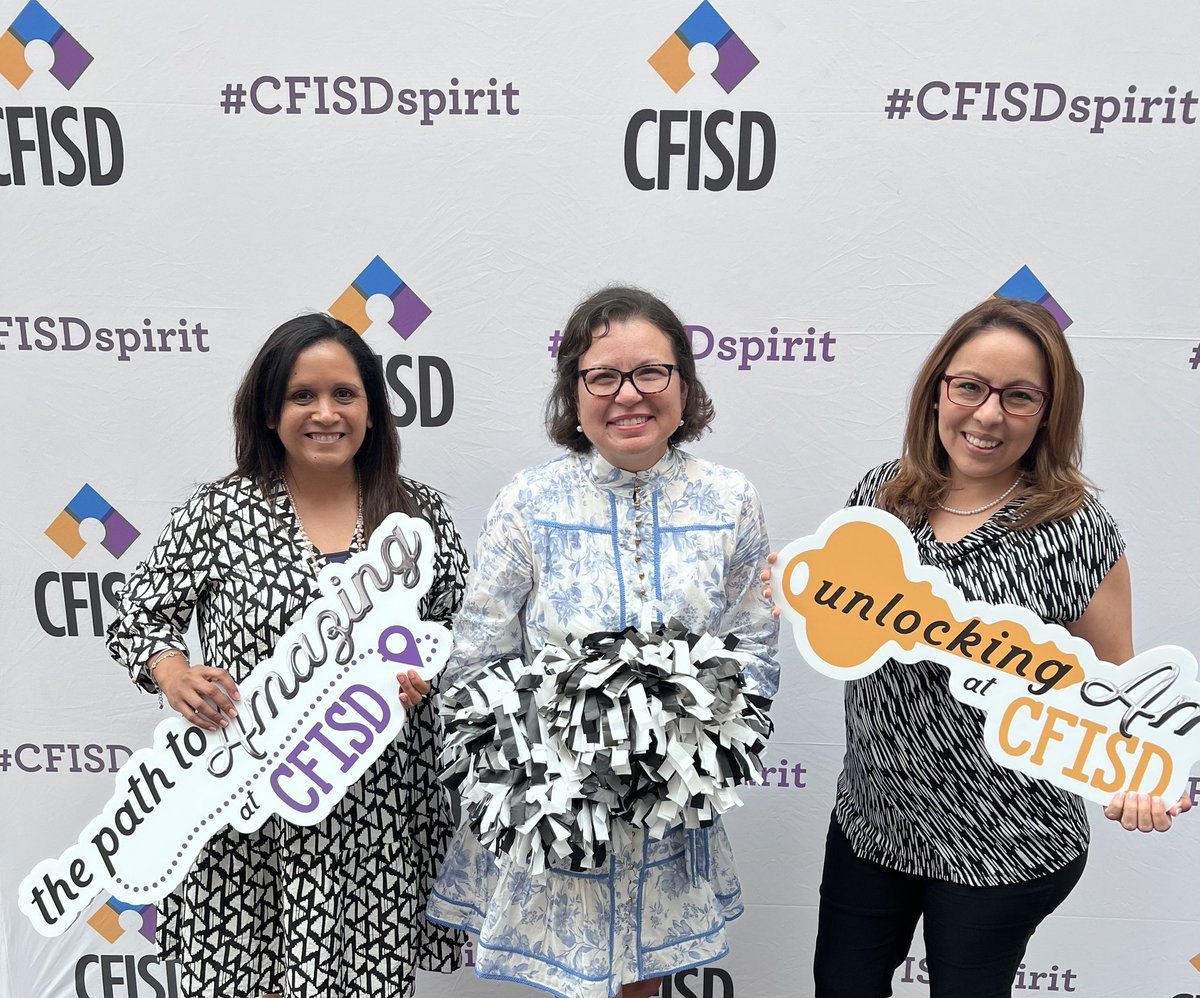 Pumped for the 25–26 school year! 🎉 Even more excited to lead alongside these amazing <a href="/EmeryElementary/">Emery Elementary</a> leaders 🙌. Let’s go! 💚📚