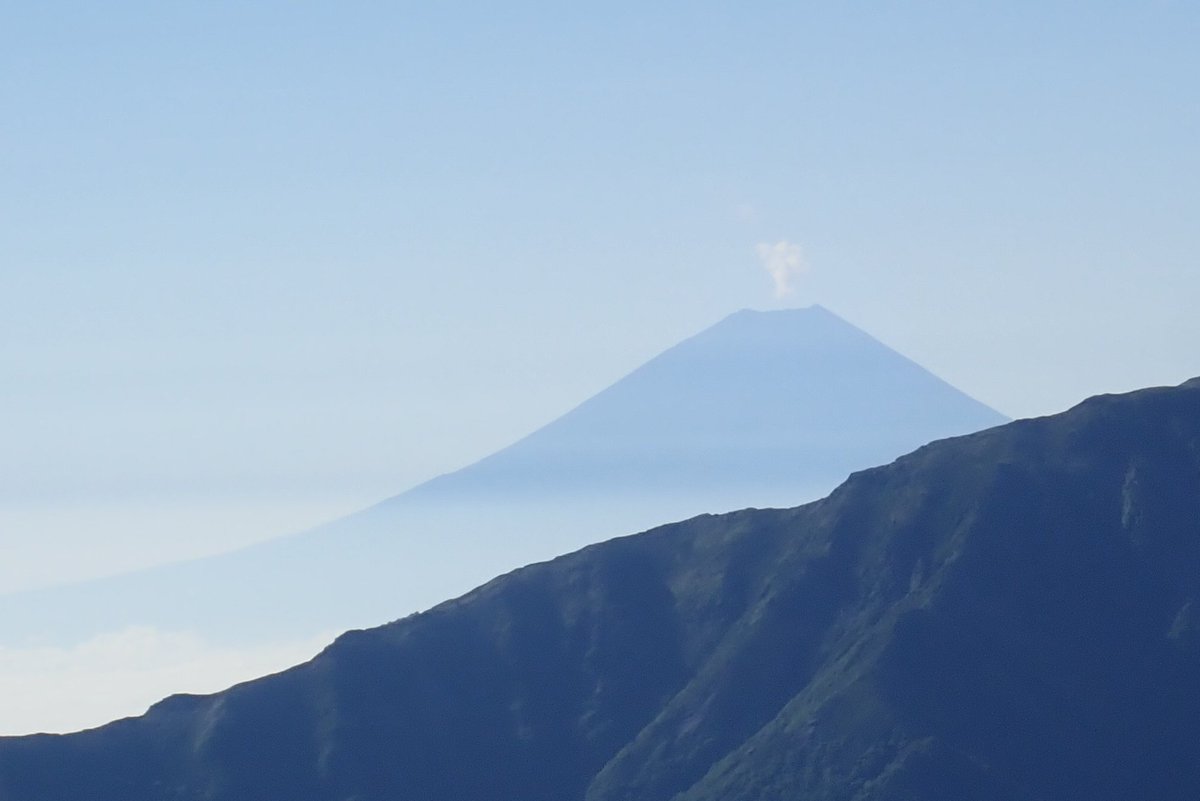 Eupithecia_moth's tweet image. 富士山から噴煙雲
