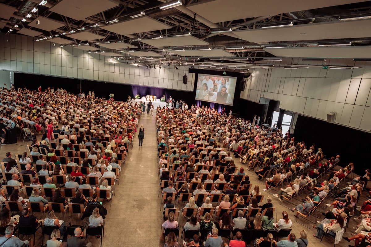 Concluded a 4-day programme in Vilnius, Lithuania with an evening of wisdom and meditation. Inspired everyone to create Happiness centres and visit India. 

The Indian Ambassador to Lithuania @UttamDev also welcomed and addressed the gathering.