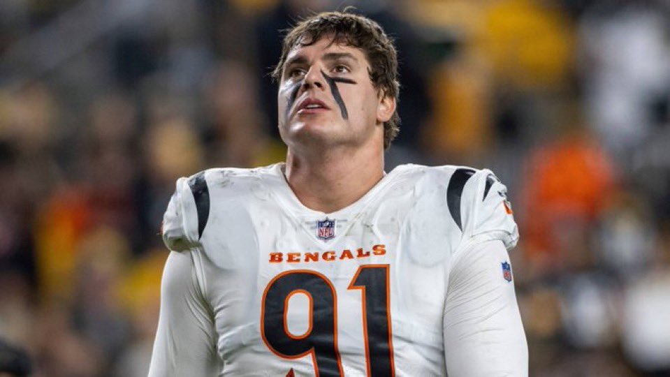 Tom Pelissero (@tompelissero) on Twitter photo #Bengals DE Trey Hendrickson plans to end his holdout and report to training camp Wednesday, sources tell me and <a href="/RapSheet/">Ian Rapoport</a>.
The NFL sack leader doesn’t have a new deal yet and it seems unlikely he’ll practice until he does. But talks continue and now he’s back in the building. #Bengals DE Trey Hendrickson plans to end his holdout and report to training camp Wednesday, sources tell me and <a href="/RapSheet/">Ian Rapoport</a>.
The NFL sack leader doesn’t have a new deal yet and it seems unlikely he’ll practice until he does. But talks continue and now he’s back in the building.