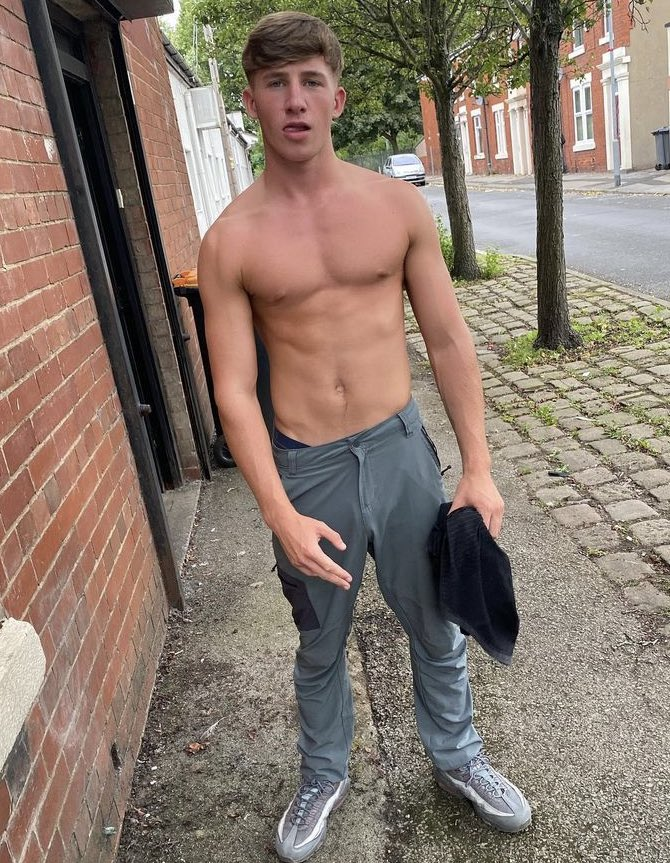 Str8Bromance's tweet photo. Do you like chav boys? Sexy or not? https://t.co/hGQpBrAJLj