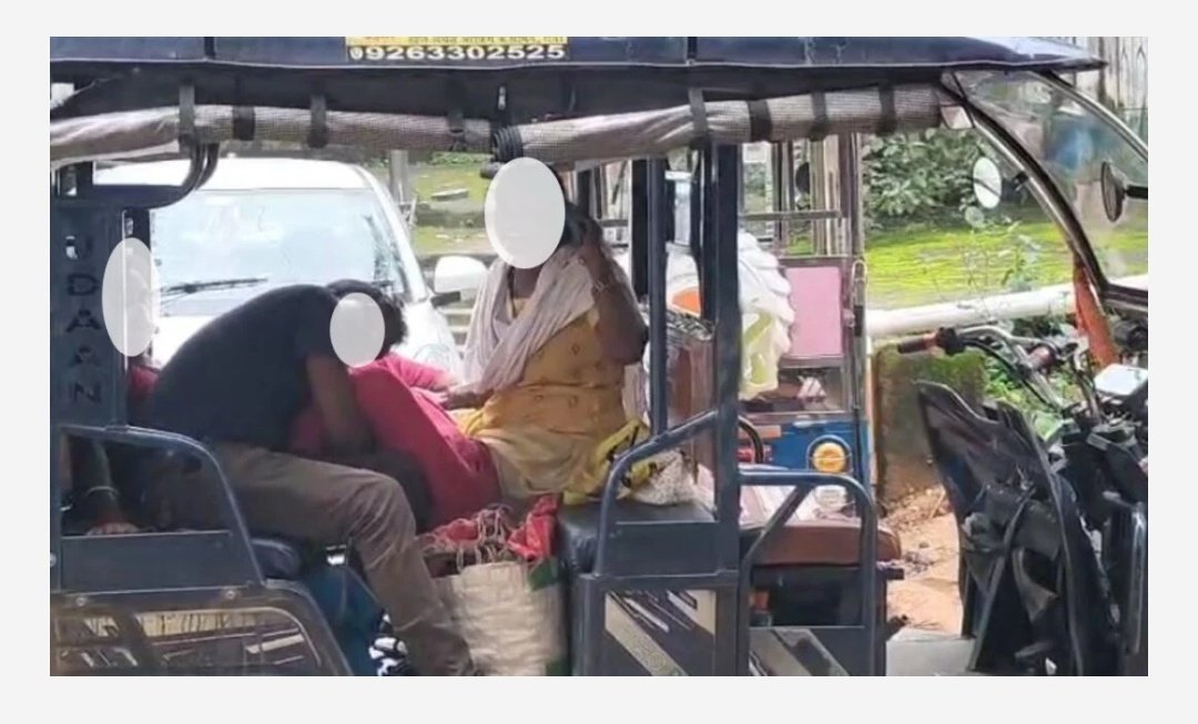रांची में 108 एंबुलेंस सेवा ठप, ई-रिक्शा में गर्भवती का प्रसव…स्वास्थ्य सेवाओं पर असर

Ranchi: झारखंड में 108 एंबुलेंस कर्मियों
ने अनिश्चितकालीन हड़ताल कर दी है। 
इसका असर राजधानी में देखने को मिला है। 108 एंबुलेंस सेवा ठप होने की वजह से एक प्रसूति महिला को ई-रिक्शा से सदर