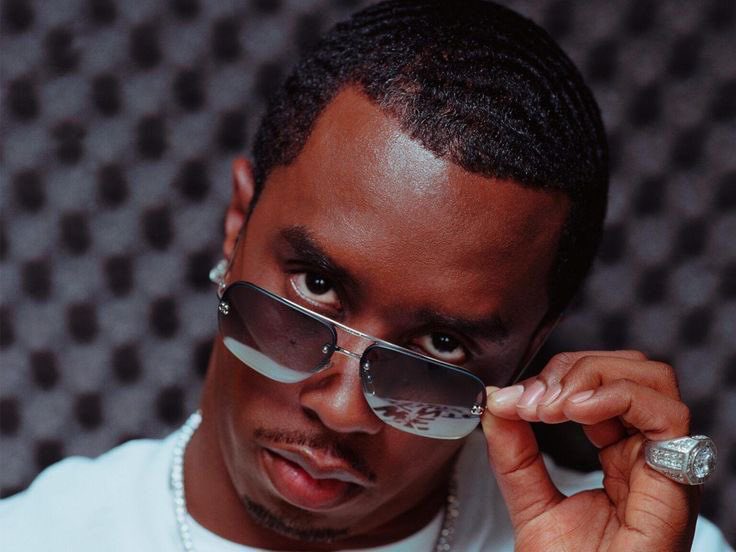 putzfofocas's tweet photo. 🚨⛓️Donald Trump está seriamente considerando conceder perdão presidencial para Diddy, via Deadline. https://t.co/cUbSJGFkuS