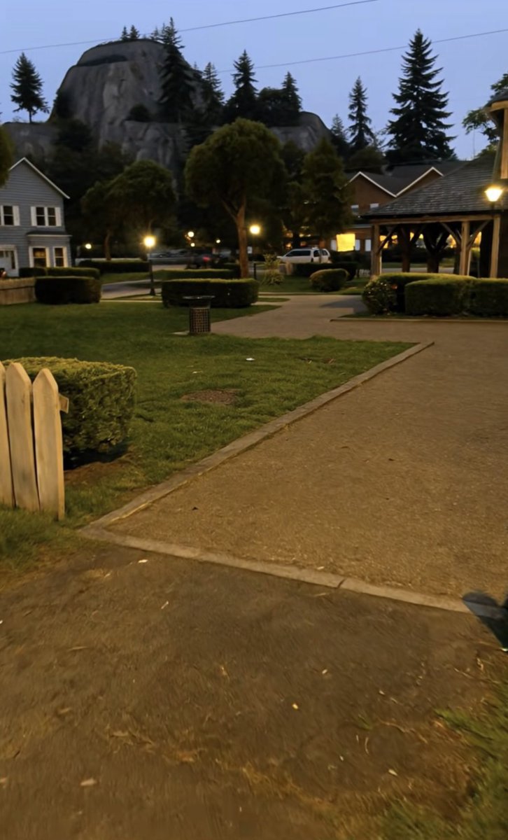 Me hace bien caminar por las noches en este lugar