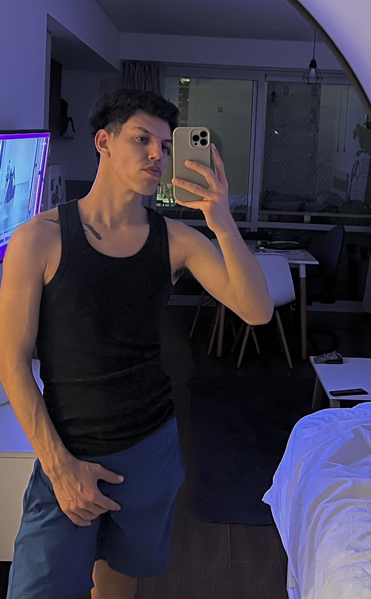dylanterres18's tweet photo. Buenas noches. 🌙 https://t.co/2DLYxe6W9q