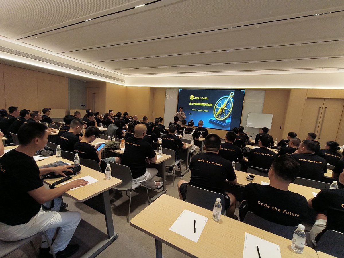 XH_Stars's tweet photo. @ark_defai Genesis Node, wow, so exciting and full of anticipation! Today, my community is holding a training session on ARK-related professional knowledge in Chengdu, China. https://t.co/XbzA4It3ZL