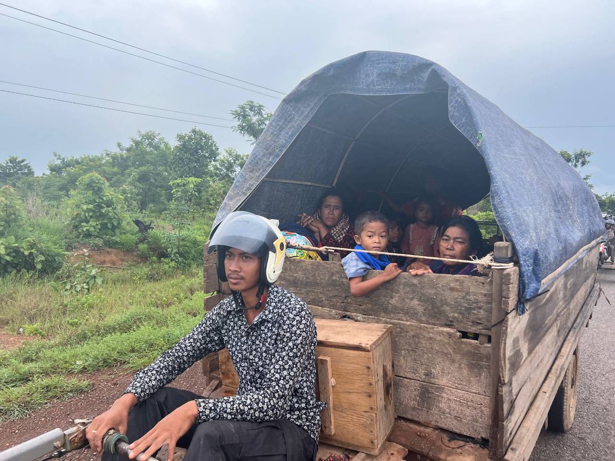 This is the part of Khmer culture I love—hospitable and warm. These photos are from the Cambodian side of the border. Families are starting to return home. Generosity shows up in food being shared and deep appreciation for the Cambodian soldiers who’ve sacrificed.

Source: FB Soy