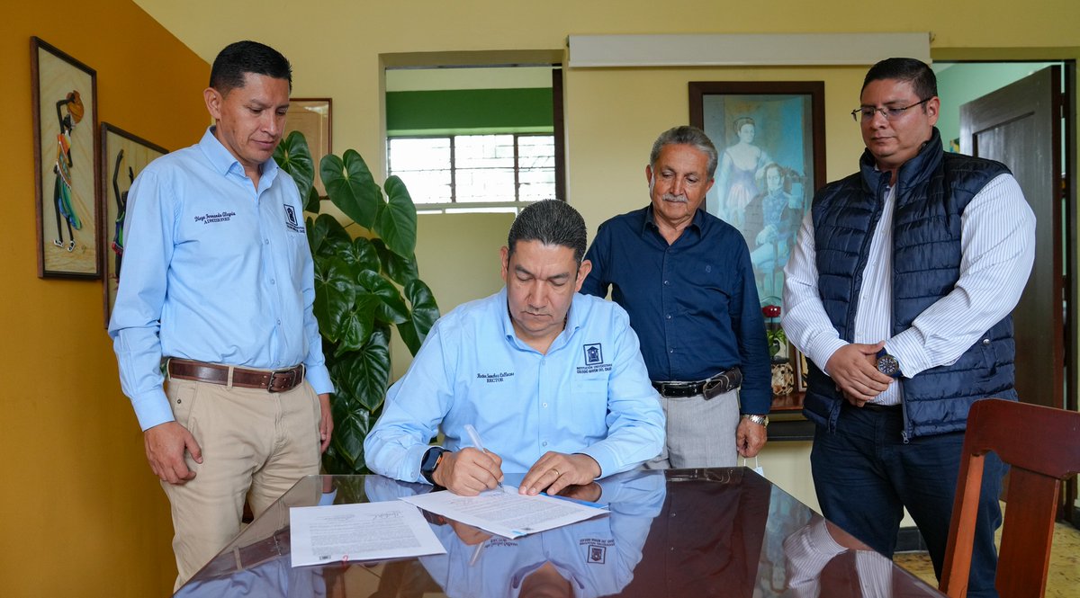 Junto a la I.E. Escuela Normal Superior Popayán, hemos firmado un convenio de cooperación académica para ofertar una cohorte especial del programa Licenciatura en Español e Inglés.
Más info: acortar.link/i8e2IS
#Cauca #Popayán #UniversidadenTuTerritorio
