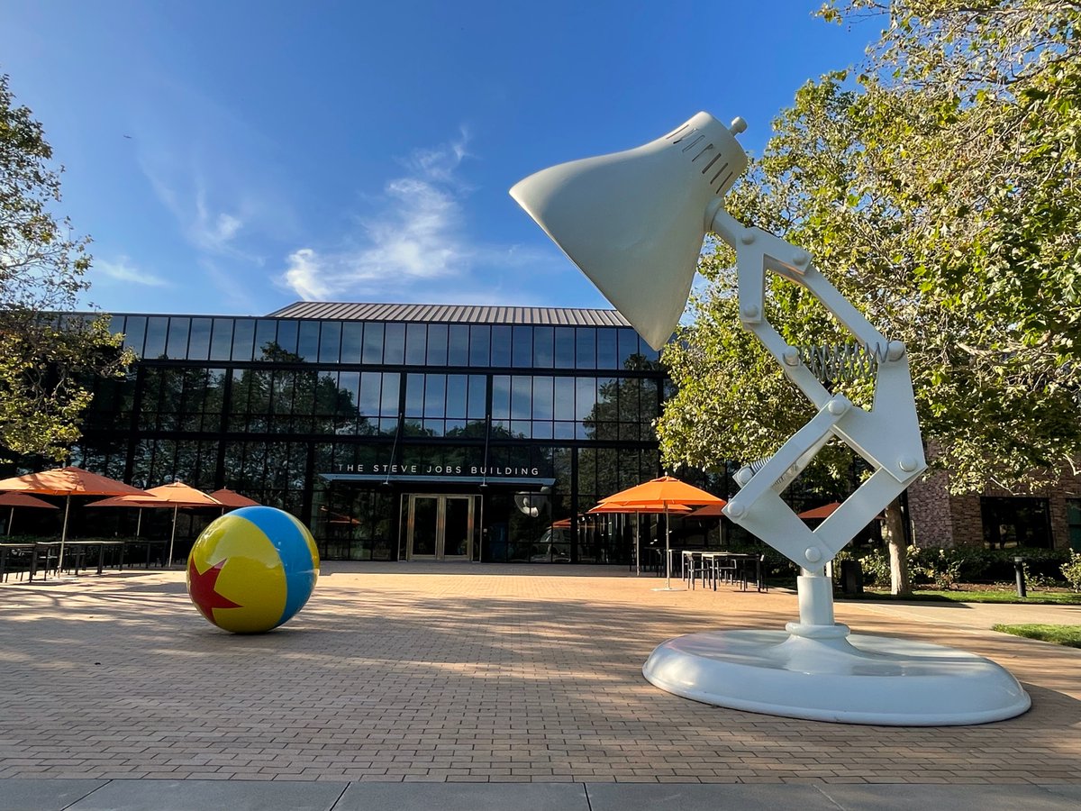Occasionally I will write threads about the art of character animation from what I've learned at Pixar and ILM. Today I wanna talk about creating animation that doesn't feel generic. Here we go 🧵