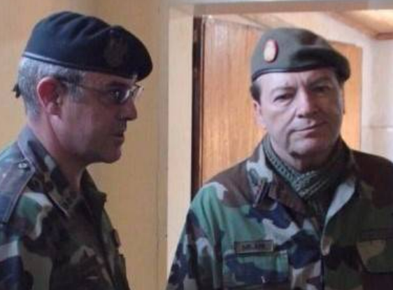 El_Pubertario's tweet photo. 👉 El ex-colaborador de César Milani, Claudio Gallardo, es el Director de Seguridad del Senado.

Desde noviembre de 2024 esta designando a militares retirados en puestos importantes y es el responsable de controlar quien entra a las instalaciones, quien sale y que no se filtre información.

Hay testimonios de empleados de la casa, que advierten de sus practicas de "interrogatorios".