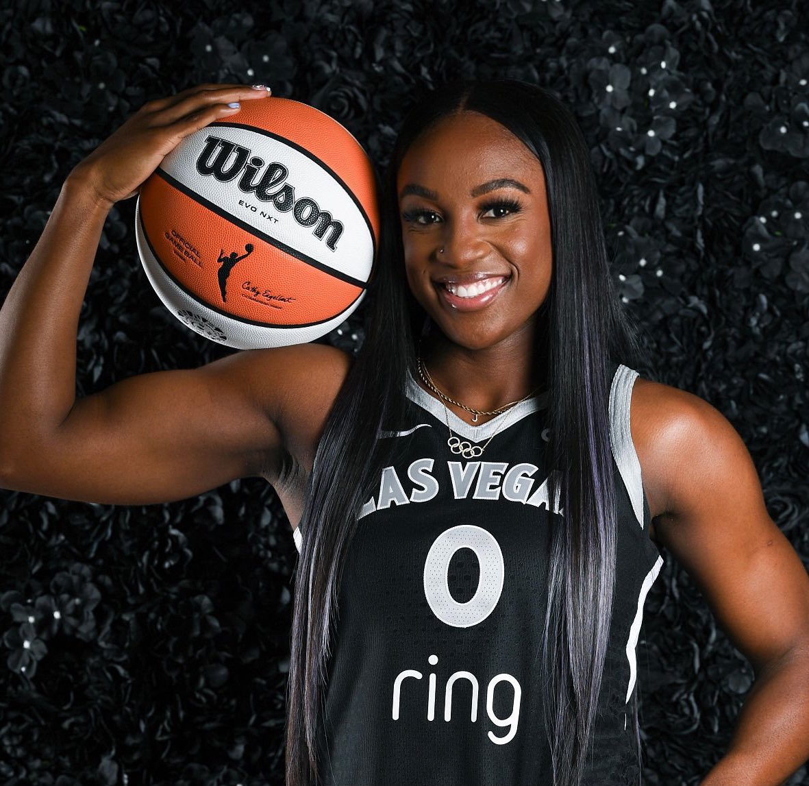 Jackie Young vs Los Angeles:

18 PTS
11 RBS
10 AST
3 STL

First career triple-double! ✨