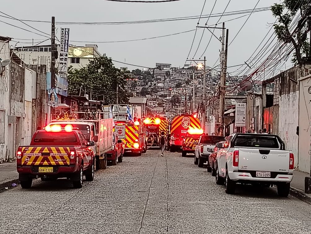 ATM TRÁNSITO (@atm_transito) on Twitter photo 📢 #ATMinforma | Se visualiza #AltaDemandaVehicular debido a prodimiento de <a href="/BomberosGYE/">Bomberos Guayaquil</a> en Vía Daule sobre la Segunda de Mapasingue, sentido hacia el norte.
👮Nuestros agentes brindan seguridad en la zona #PorTuSeguridad.
#CiudadDeTodos 📢 #ATMinforma | Se visualiza #AltaDemandaVehicular debido a prodimiento de <a href="/BomberosGYE/">Bomberos Guayaquil</a> en Vía Daule sobre la Segunda de Mapasingue, sentido hacia el norte.
👮Nuestros agentes brindan seguridad en la zona #PorTuSeguridad.
#CiudadDeTodos
