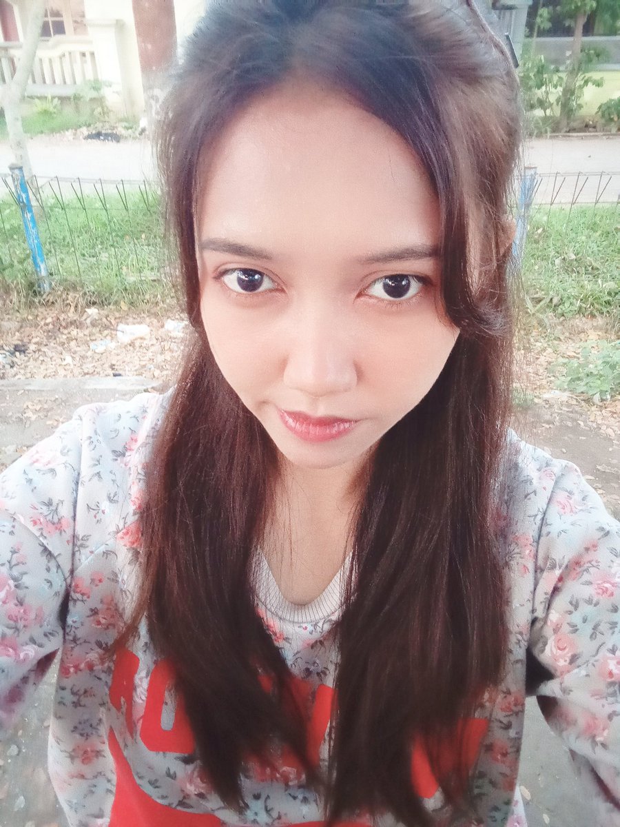 DyaDya1008's tweet photo. Kayaknya aku hari ini keliatan cantik deh🙄😏... Kayaknya~~~
#🙄 #cantik #hariini #rabu #nyee #selfie https://t.co/1AB4h5fCpk