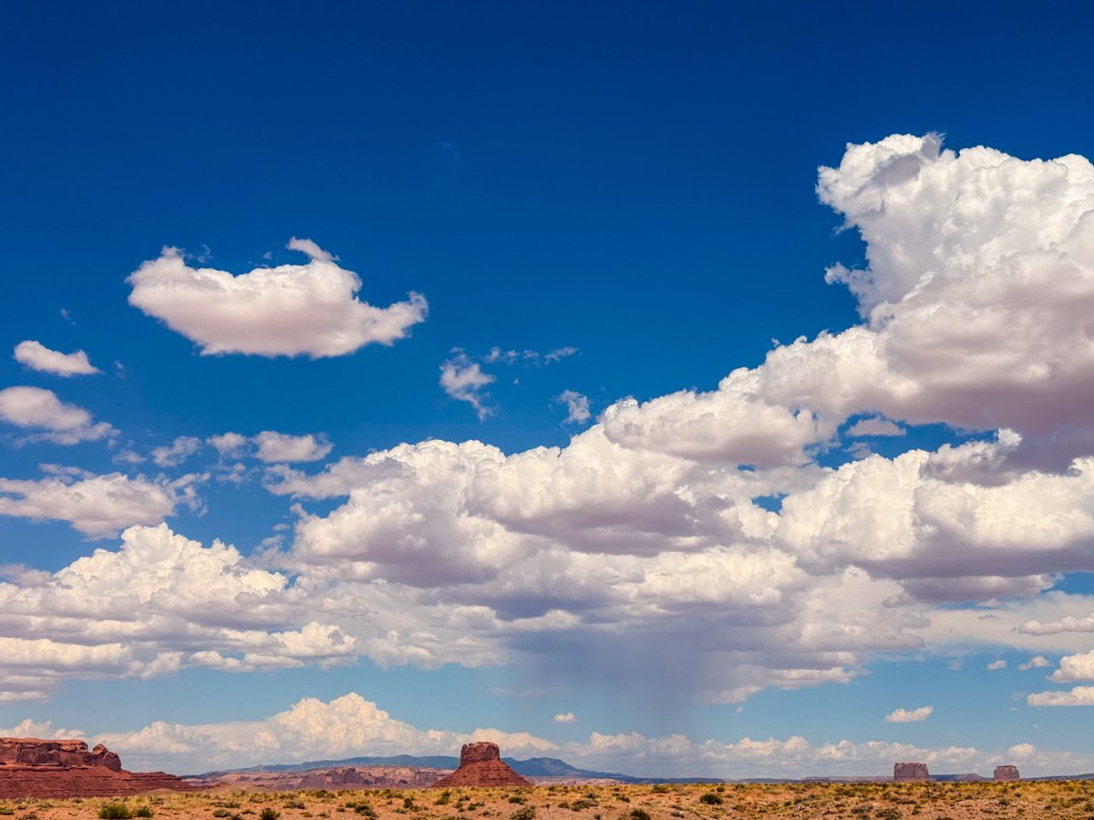 honaghaahnii's tweet image. Took these photos of my homelands as I was getting back home from picking up medicine. The clouds were so beautiful today. ☁️🌤️☁️

I’m sorry to ask. It would be of great help. We’re trying to square away school needs. Sending you all my best. #SettlerSaturday #NativeFamilyFriday