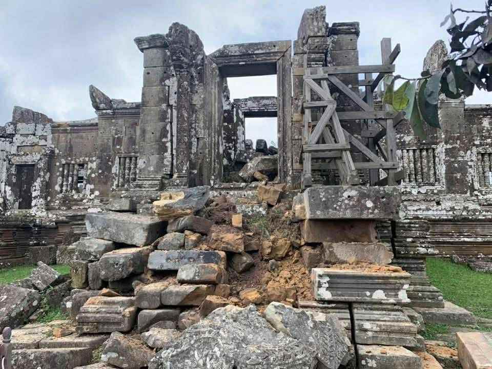 Shocking evidence has emerged more and more after Thailand has stopped bombardment. Cambodia workers go to take pictures at the damages of the UNESCO World Heritage site, Preah Vihear Temple. A largest Hindu temple in Cambodia. More Info. youtube.com/watch?v=uYPEz9…