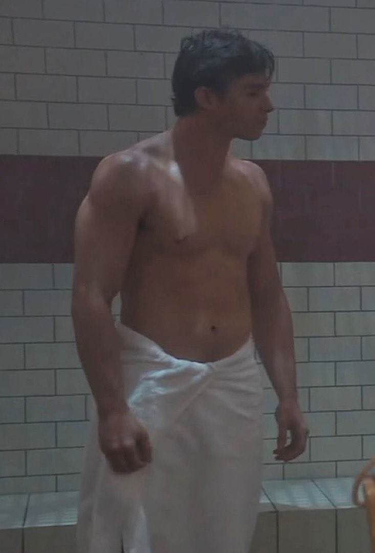 avechvz's tweet image. he’s so big😭