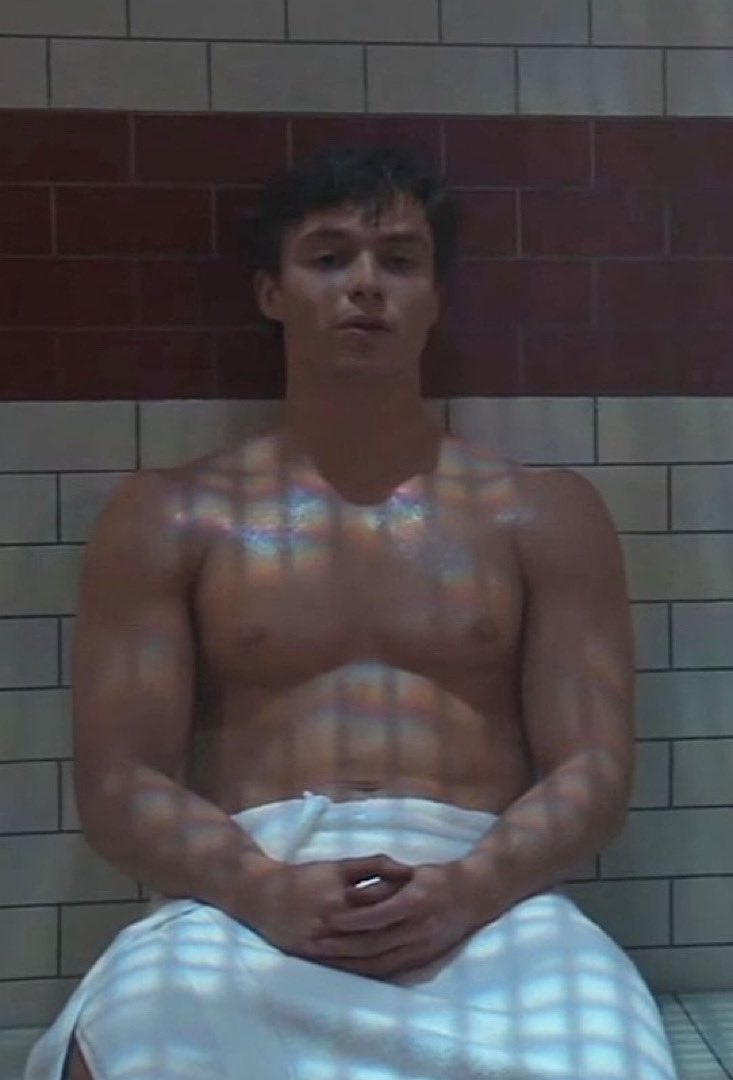 avechvz's tweet image. he’s so big😭