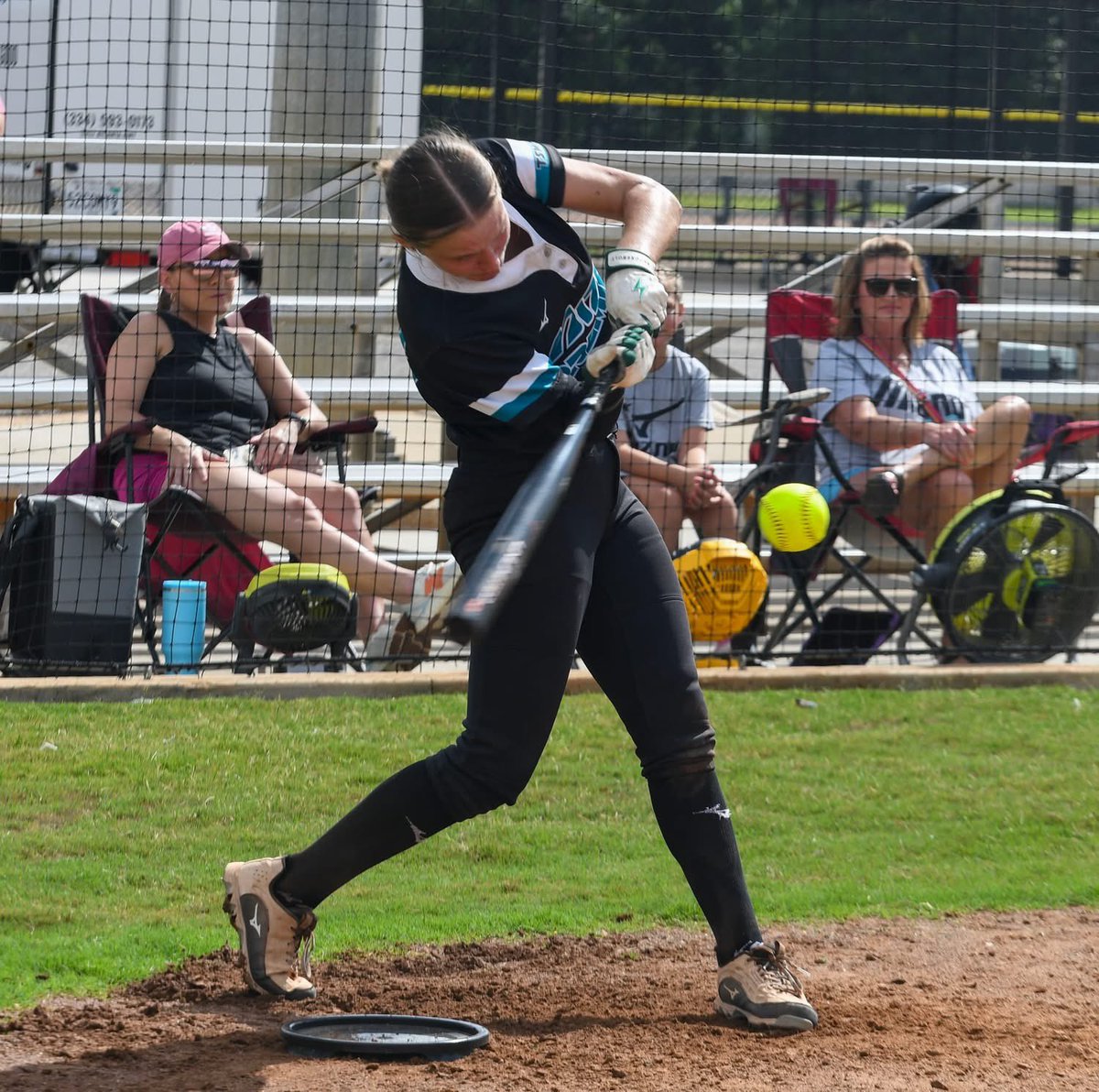 Holley DeVaughn tweet media