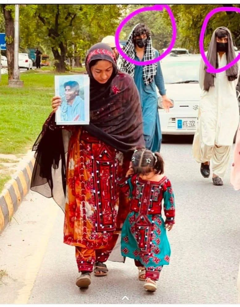 محترم آئی جی پنجاب و
اسلام آباد پولیس
<a href="/OfficialDPRPP/">Punjab Police Official</a> 
<a href="/ICT_Police/">Islamabad Police</a> 
<a href="/SImranshafqat/">Syed Imran Shafqat</a> 
بلوچستان سے آئے ہوئے احتجاجی کیمپوں میں موجود نقاب پوش مردوں نے پنجاب کی عوام کو گہری تشویش میں ڈال دیا ہے 
جبکہ اسکیورٹی فورسز بلوچستان میں دہشتگردوں کے خلاف سخت آپریشن کر رہی ہوں
ایسے میں عین