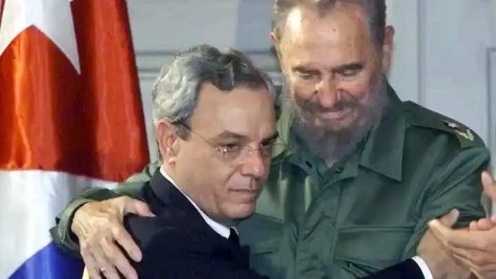 Del pensamiento de Eusebio Leal Spengler: "Si vuelvo a nacer quiero ser cubano y si vuelvo a nacer quiero hacerlo en el tiempo que me tocó vivir y ser discípulo de Fidel. Pero no soy su alumno, soy su discípulo." #FidelPorSiempre #CubaViveEnSuHistoria 🇨🇺 #LaHabanaDeTodos