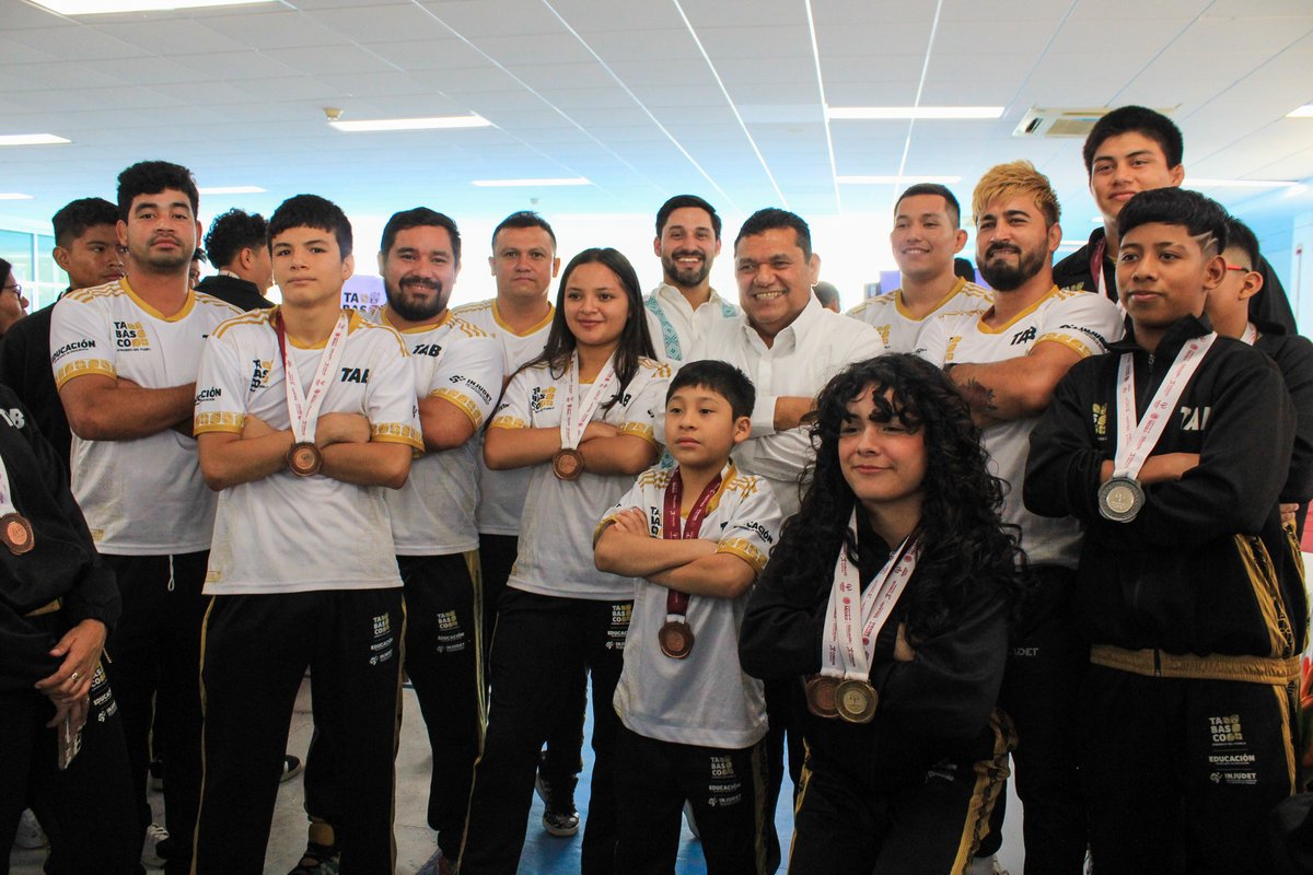 Reconoce Gobernador <a href="/TabascoJavier/">JAVIER MAY</a>  a medallistas de la Olimpiada Nacional 2025 🥇🥈🥉✨La delegación tabasqueña logró una cosecha histórica de 59 preseas. Nuestro Director <a href="/gabrielisaacrp/">Gabriel Isaac Ruiz 🖋</a> destacó los avances en el deporte estatal como resultado del respaldo del <a href="/Gobdetabasco/">GOBIERNO DE TABASCO</a>.