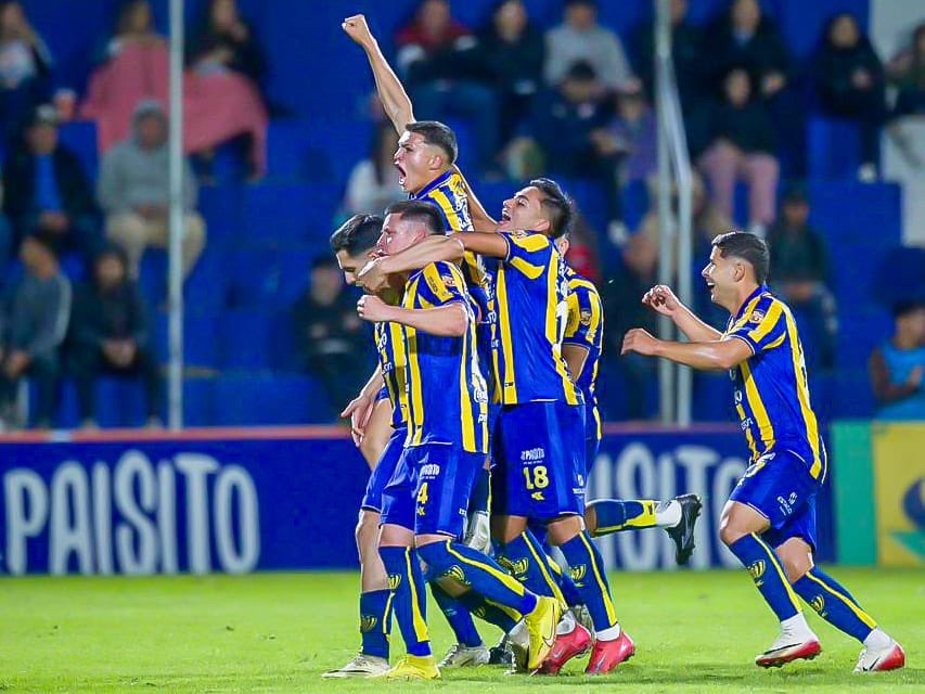 El Auriazul celebró en Itauguá

Sportivo Luqueño derrotó por 2-1 a Nacional, por la quinta jornada del Clausura.

🗞️ goo.su/j58D

#ClausuraAPF2025 🇵🇾
#CopaDePrimera 🏆
