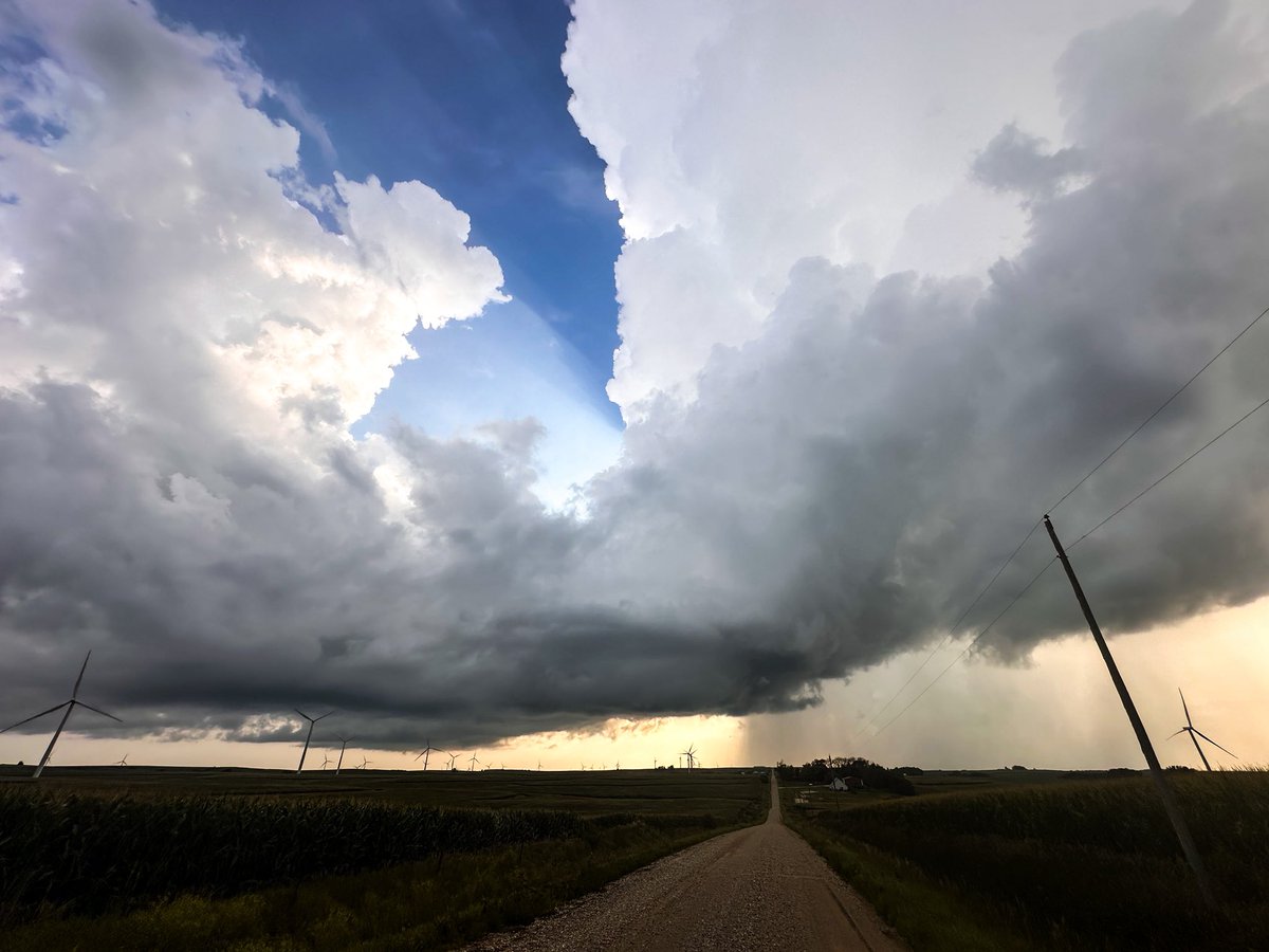 Supercell west of Arthur, IA right now #iawx