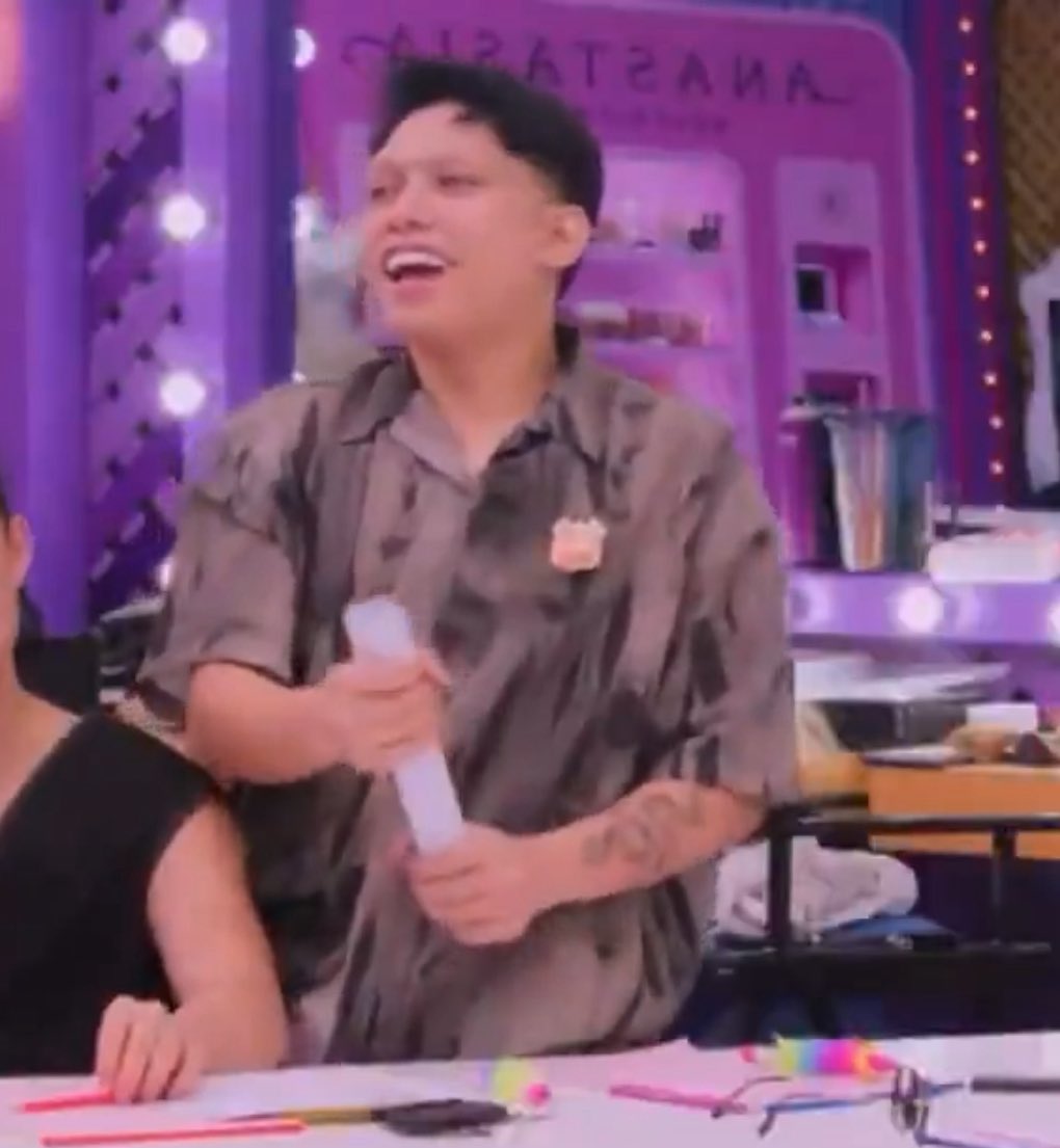 khianna with a badge in the trailer ooooooooh #SlaysianRoyale