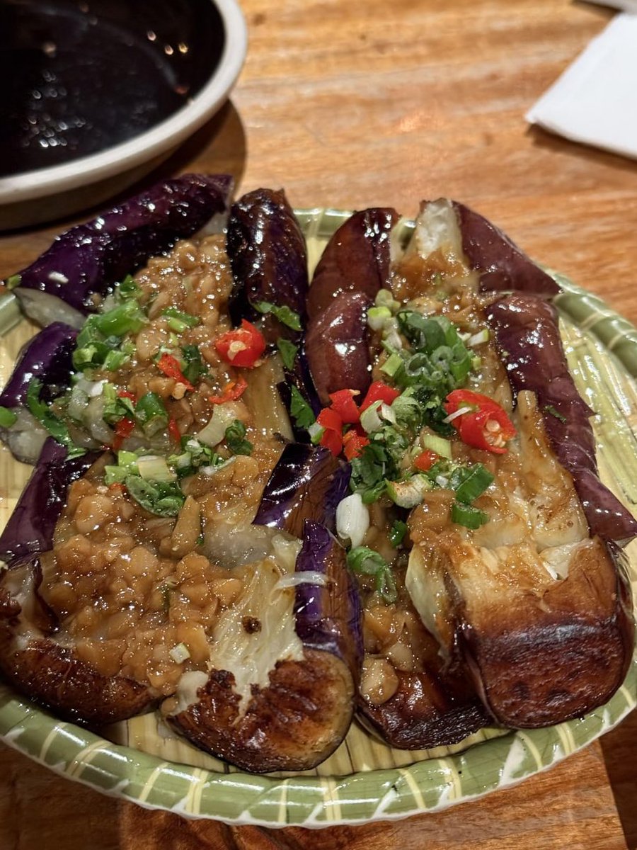 Starry sky and candle light
Dinner feels like pure delight 🍽️🕯️
Laughter fills the midnight air
Friendship glows beyond compare 👯‍♀️💖