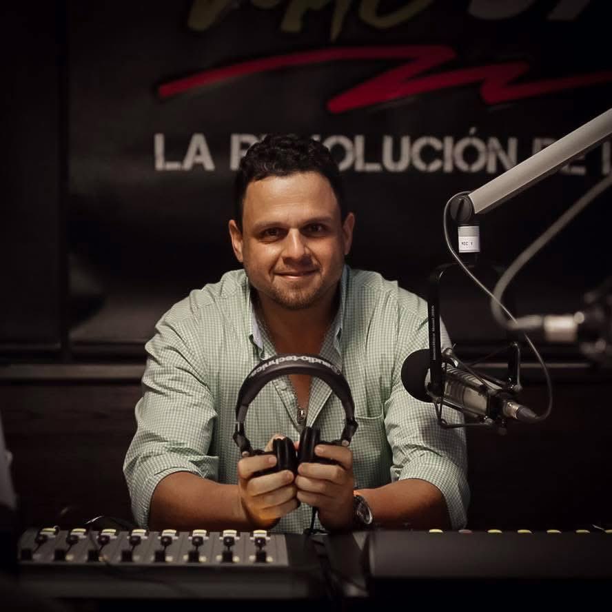 Se siente bien estar de vuelta con la banda…

#PoderWao