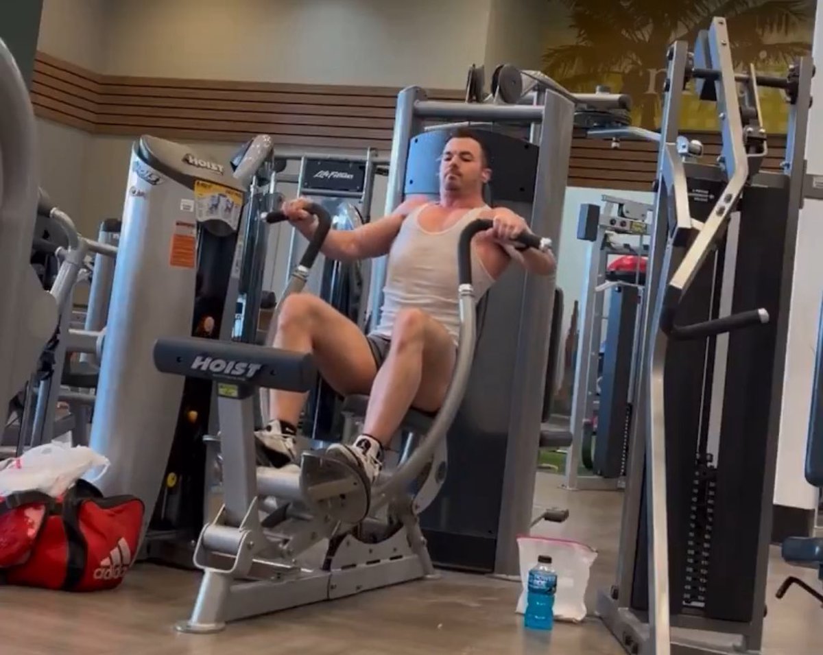 BowTiedYukon tweet media