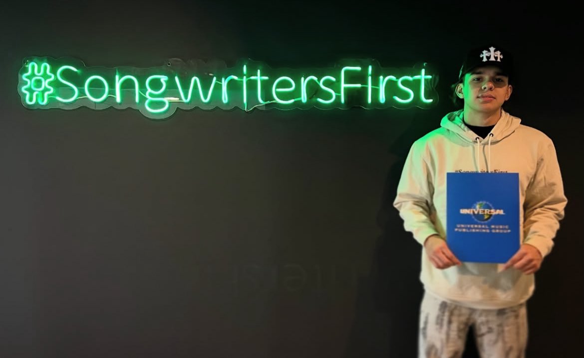 Marcos hoy se une a la familia de Universal Music Publishing Group 🤩 
Ya tiene su editora oficialmente! Se vienen cosas grandes y esto apenas comienza🔥 Le deseamos todo el éxito del mundo en esta nueva etapa❤️👏🏻