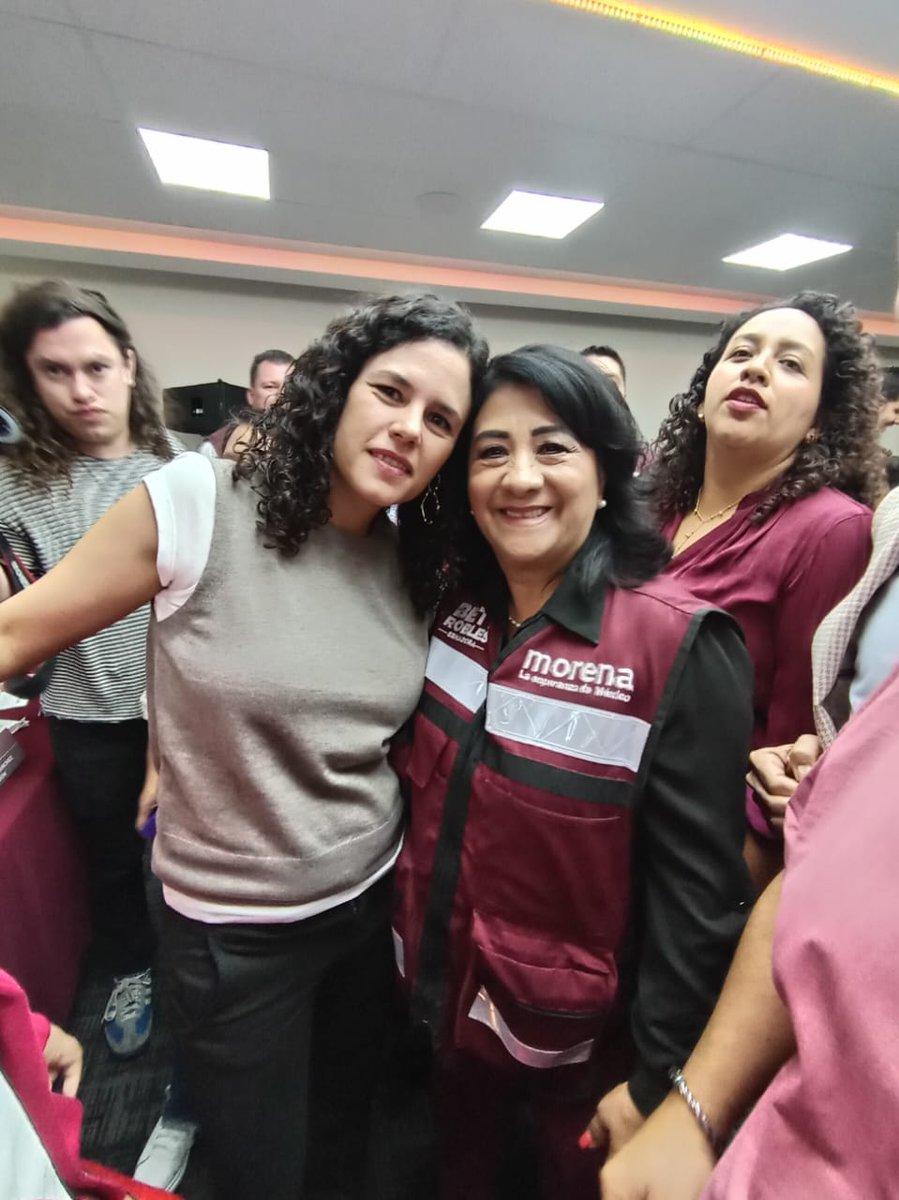 Beatriz Robles Gutiérrez (@beatrizroblesgs) on Twitter photo Con unidad y organización, caminamos junto a <a href="/LuisaAlcalde/">Luisa Alcalde</a> para fortalecer la 4T en #Querétaro.
Este es el tiempo del pueblo.
Es el tiempo de transformar con firmeza y convicción. 📢
#MorenaSí Con unidad y organización, caminamos junto a <a href="/LuisaAlcalde/">Luisa Alcalde</a> para fortalecer la 4T en #Querétaro.
Este es el tiempo del pueblo.
Es el tiempo de transformar con firmeza y convicción. 📢
#MorenaSí
