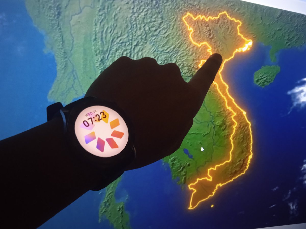 BaTrinh99's tweet image. What do you guys think of this photo? 📷📸

Is it an AI product... 🖲️🖲️

No, This is my arm — and this is the moment I wish Yupp would come to Vietnam ✈️✈️✈️✈️

Even though it's just a finger pointing on a map, it's an affirmation: "Yupp is here, ready to make a difference."💪…