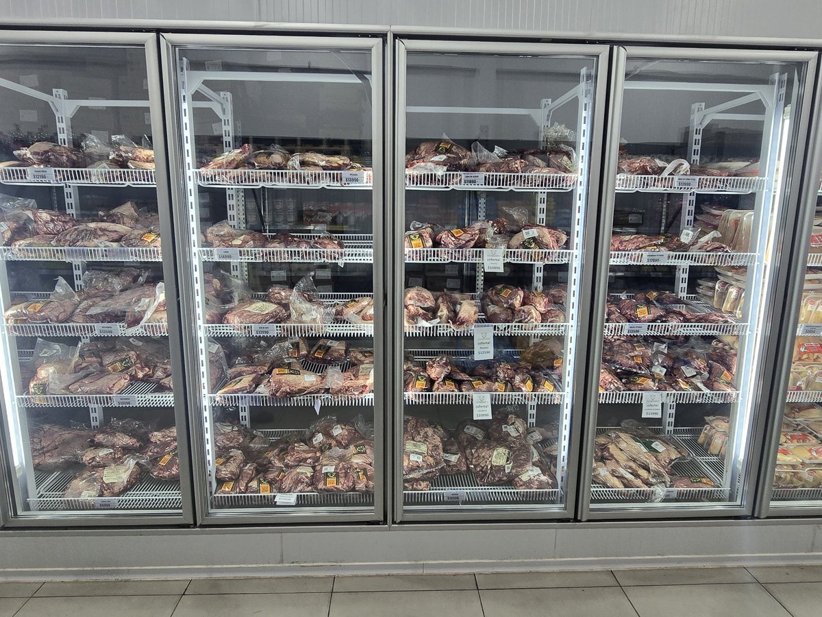 En San Luis tenés estas carnicerías que venden carne al vacío, no sólo vacuna, también de cordero puntano. Espectacular la calidad.
