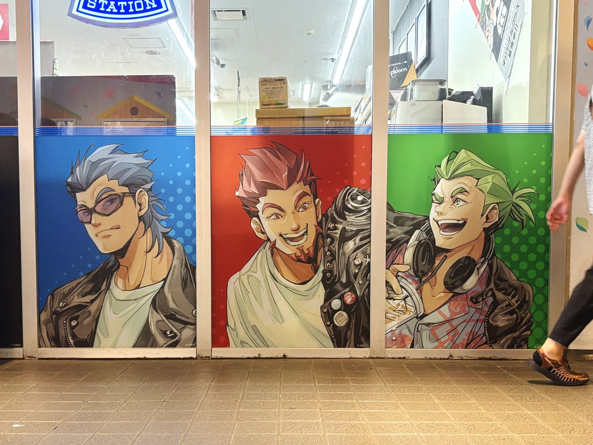 ローソン アキバ・トリム店が、YouTuber「2BRO.」とコラボし店頭を